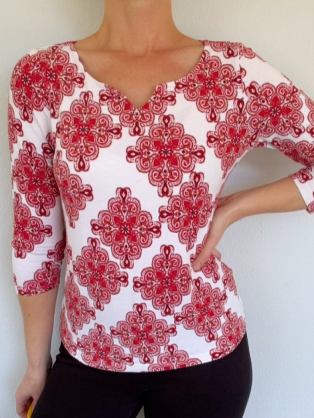 Hearts of Palm Petite red white medallion print cotton long sleeve tee medium